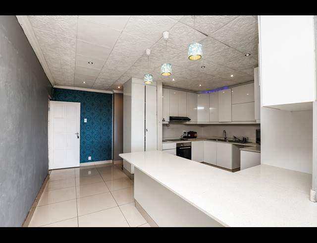 3 BEDROOM APARTMENT FOR SALE IN MORNINGSIDE